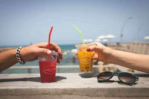 דוכן "מיצי בשוק" // צילום: שוק נמל